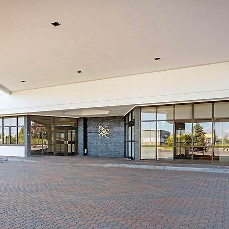 The Lux Hotel & Conference Center, Ascend Hotel Collection Waterloo Exterior photo