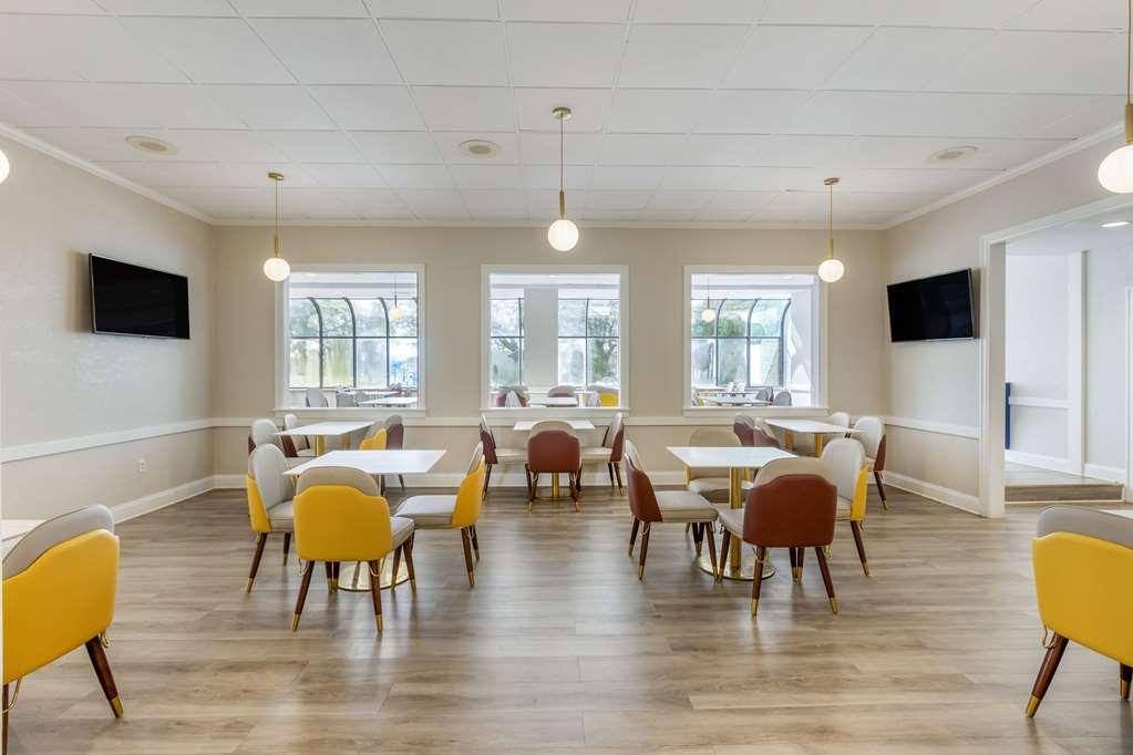 The Lux Hotel & Conference Center, Ascend Hotel Collection Waterloo Restaurant photo
