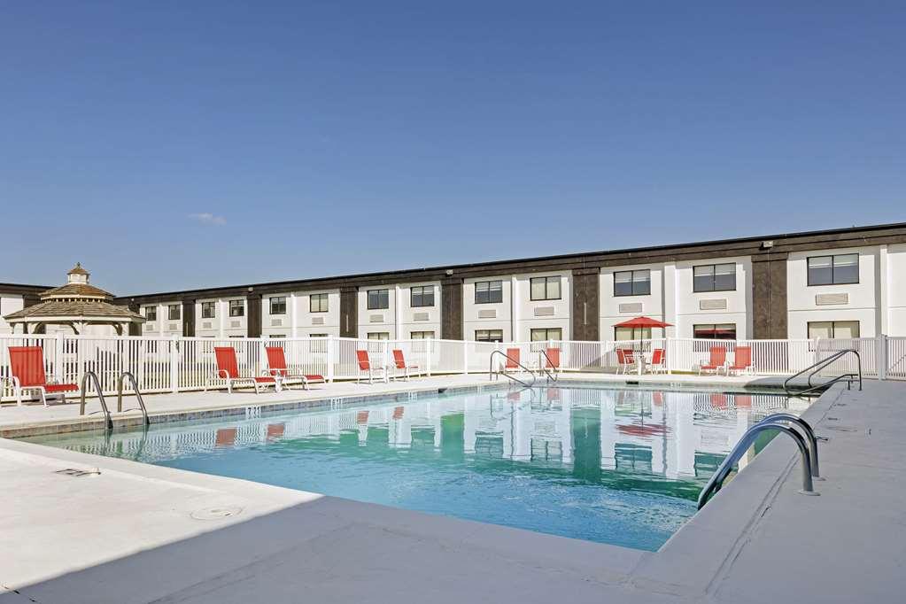 The Lux Hotel & Conference Center, Ascend Hotel Collection Waterloo Facilities photo