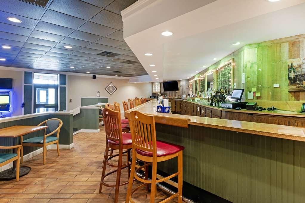 The Lux Hotel & Conference Center, Ascend Hotel Collection Waterloo Restaurant photo