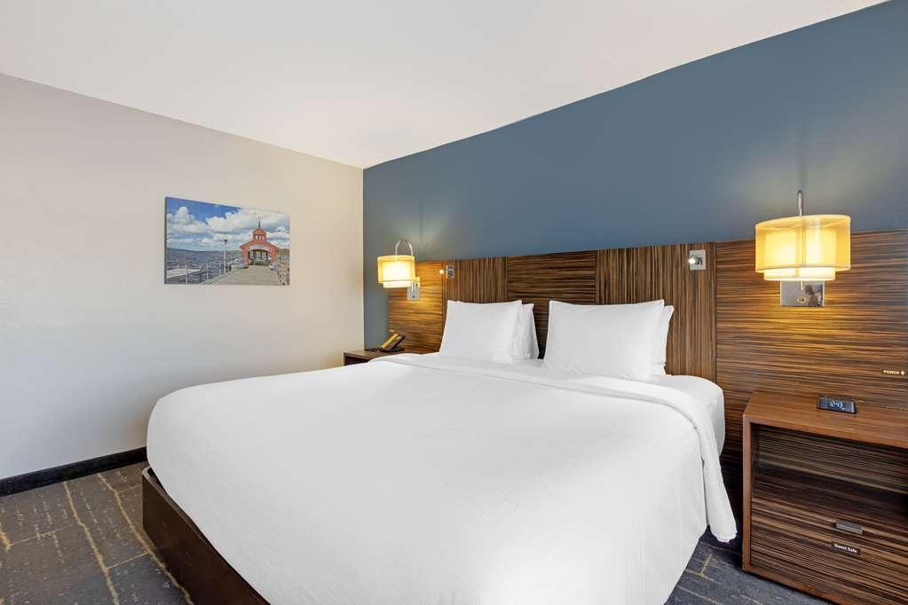 The Lux Hotel & Conference Center, Ascend Hotel Collection Waterloo Room photo