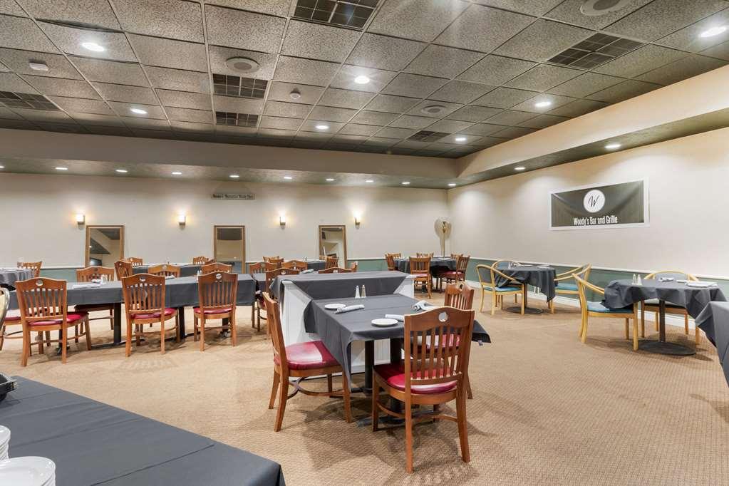 The Lux Hotel & Conference Center, Ascend Hotel Collection Waterloo Restaurant photo